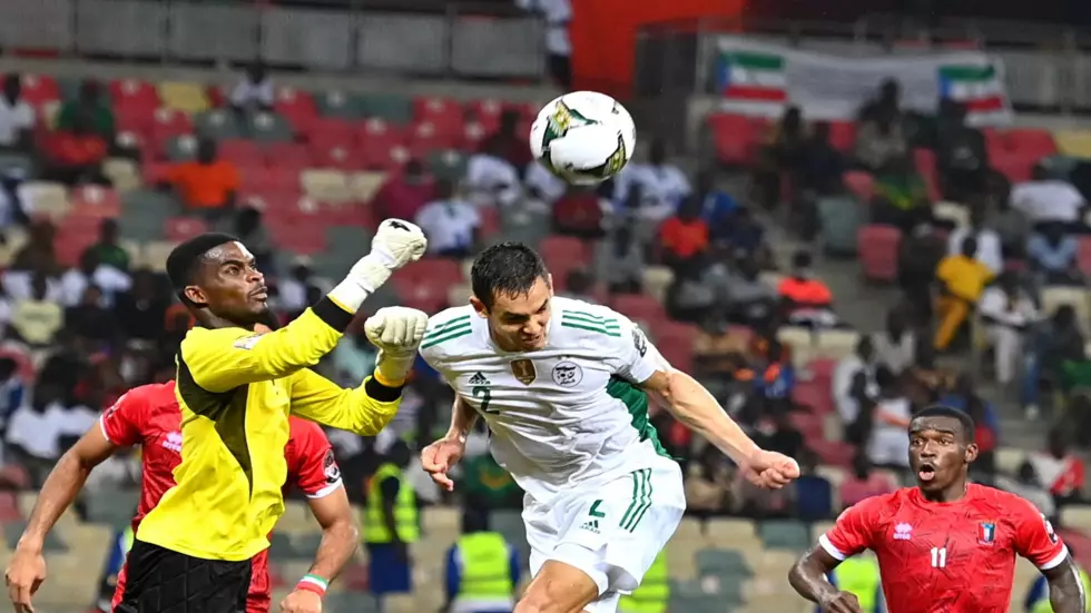 مباراة أوغندا والجزائر بشبابيك مغلقة 1