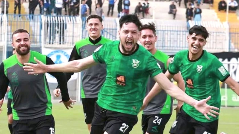 النادي الرياضي القسنطيني يقترب من حسم وصافة الدوري الجزائري 5